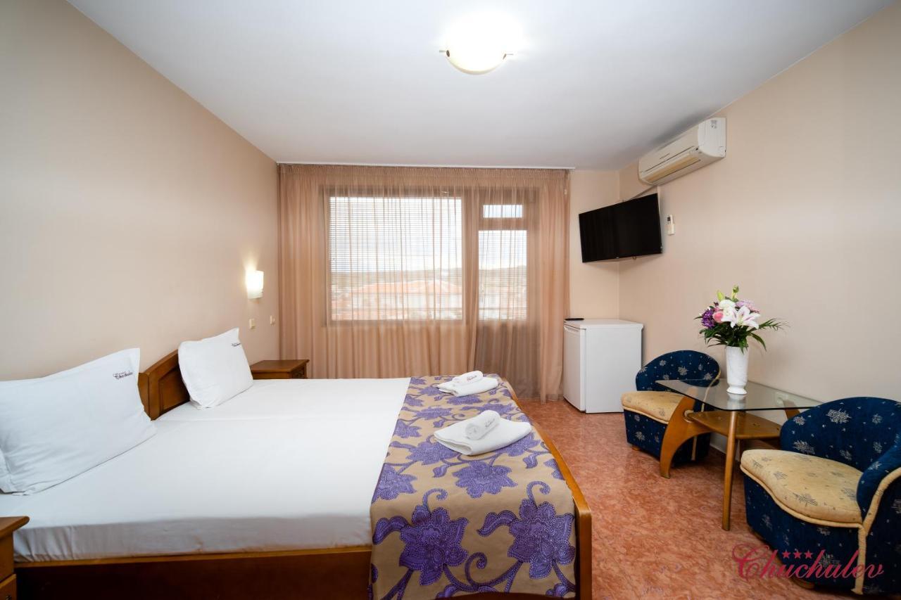 Hotel Chuchulev โซโซโปล ภายนอก รูปภาพ