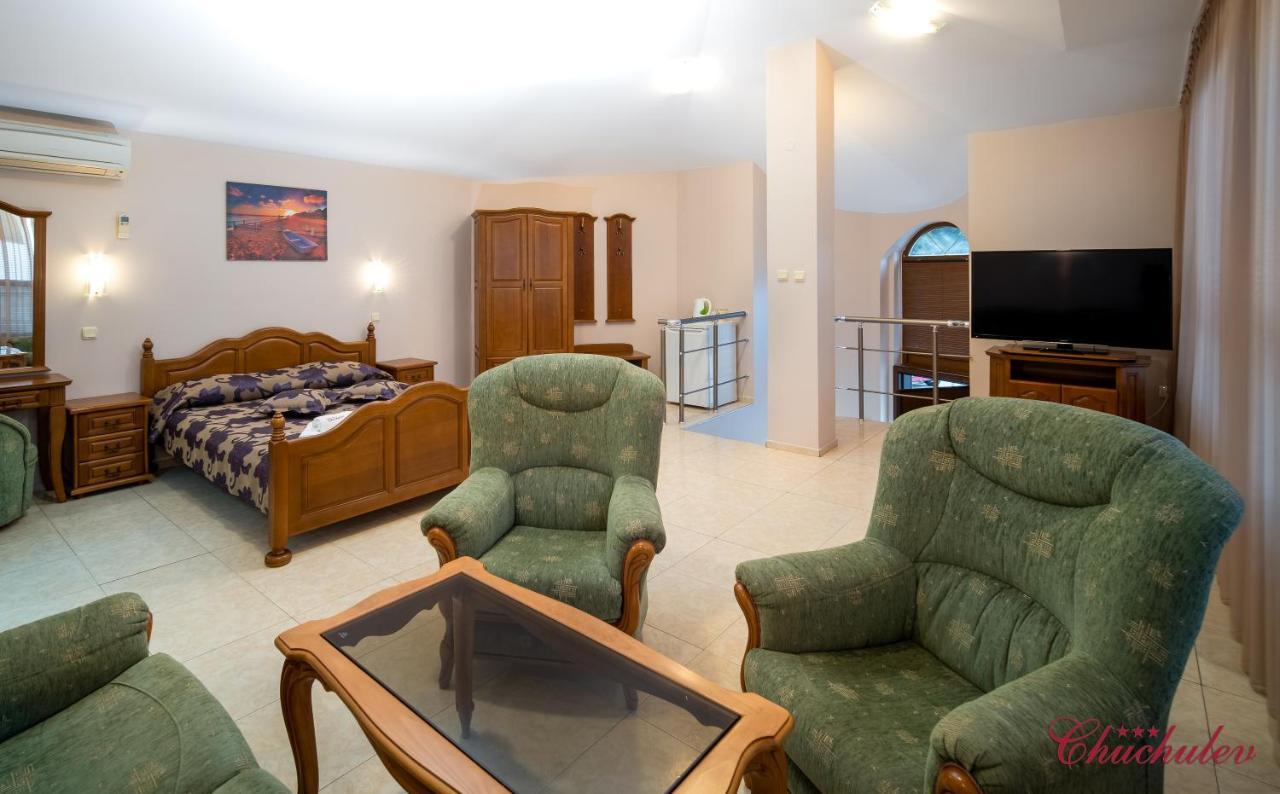 Hotel Chuchulev โซโซโปล ภายนอก รูปภาพ