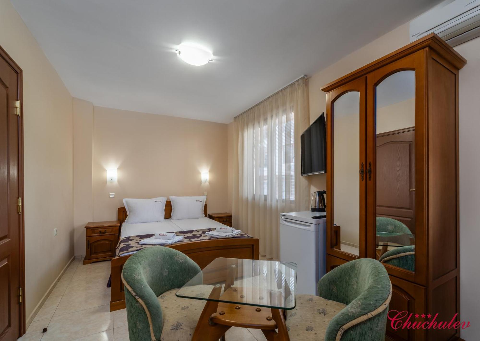 Hotel Chuchulev โซโซโปล ภายนอก รูปภาพ